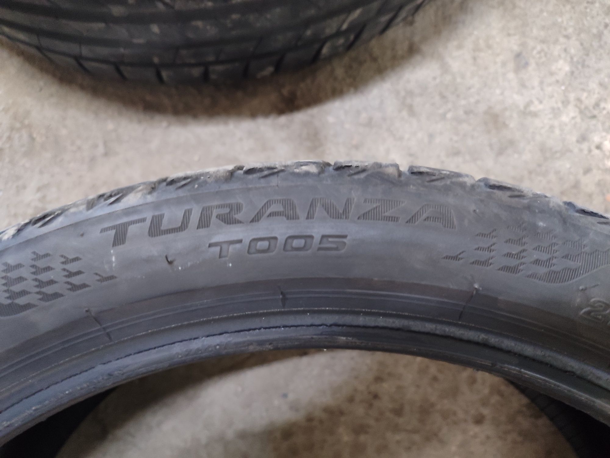 Продам. Автошины BRIDGESTONE 225/40R19, летние, б/у.