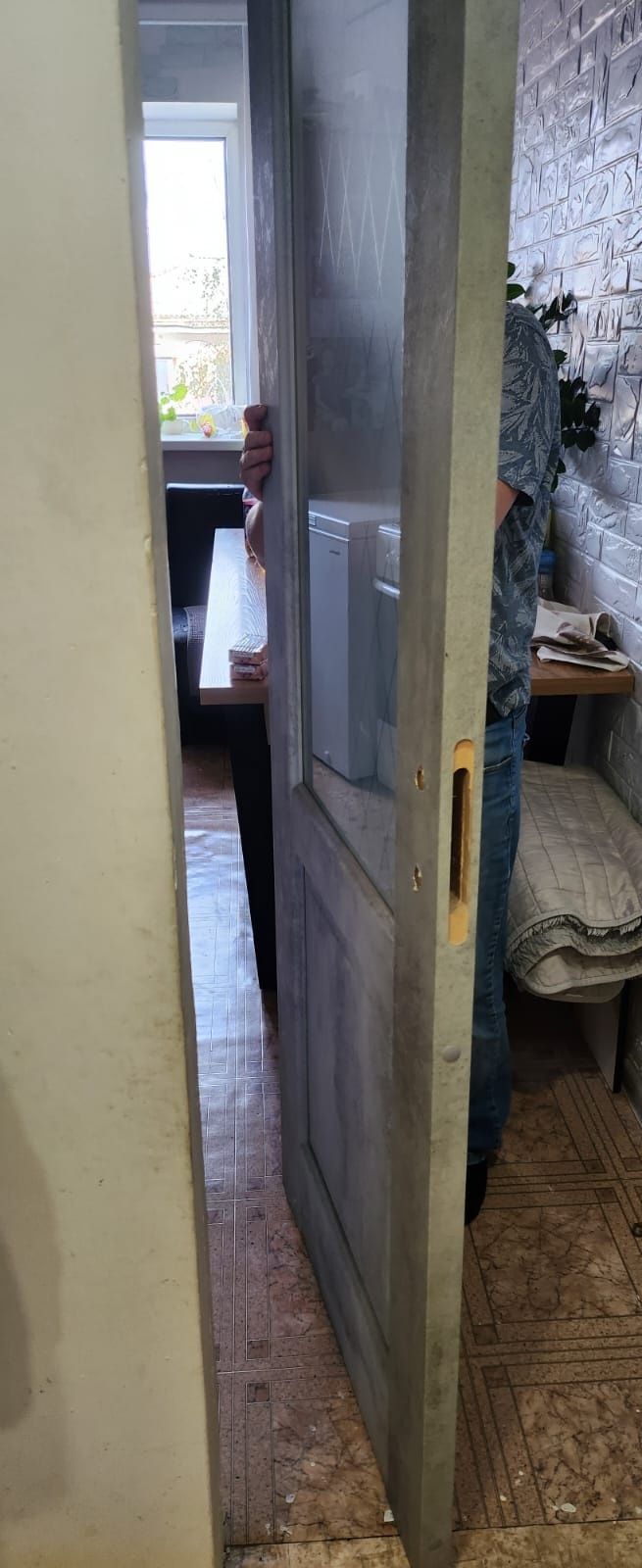 Продаю дверь  новая Россия