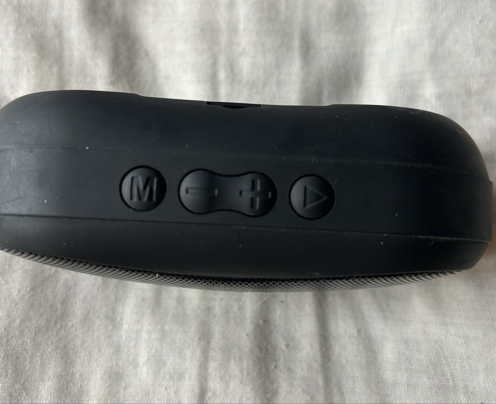 Продам мощную портативную bluetooth колонку