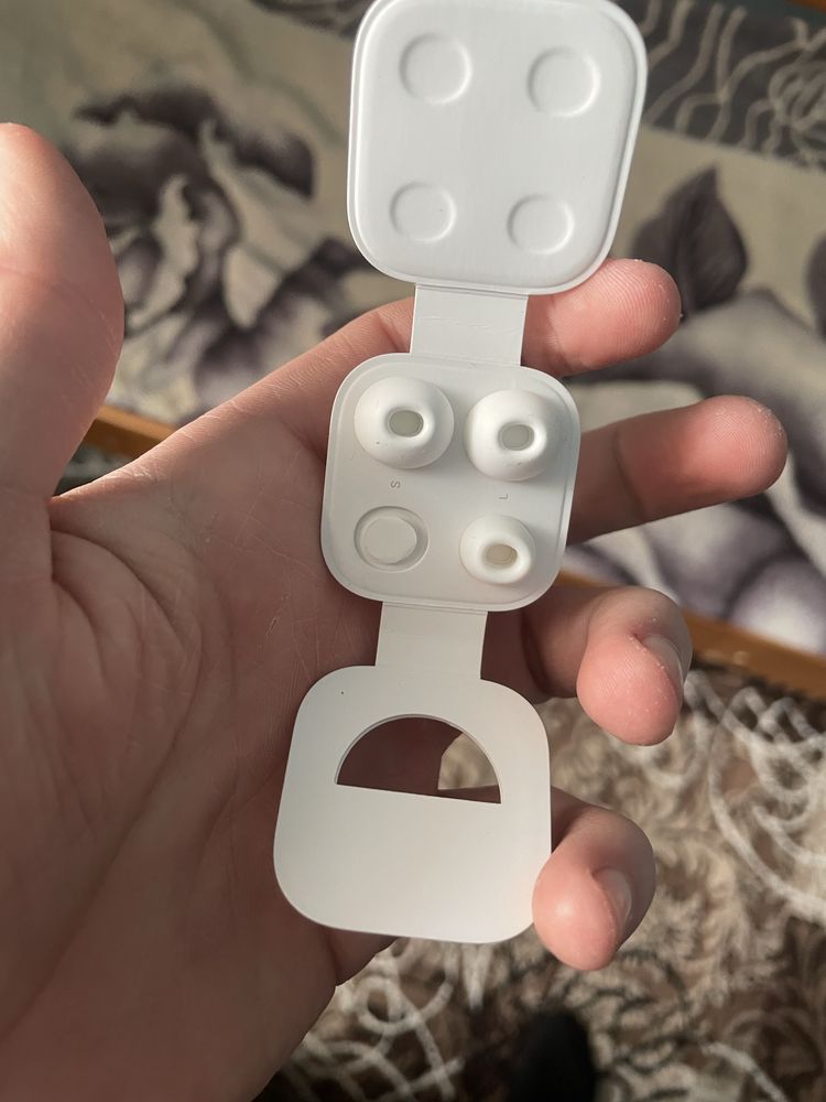 Продаю air pods pro 1 поколения