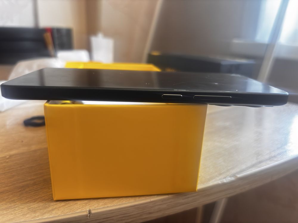 Продам poco x6 pro с разбитым экраном