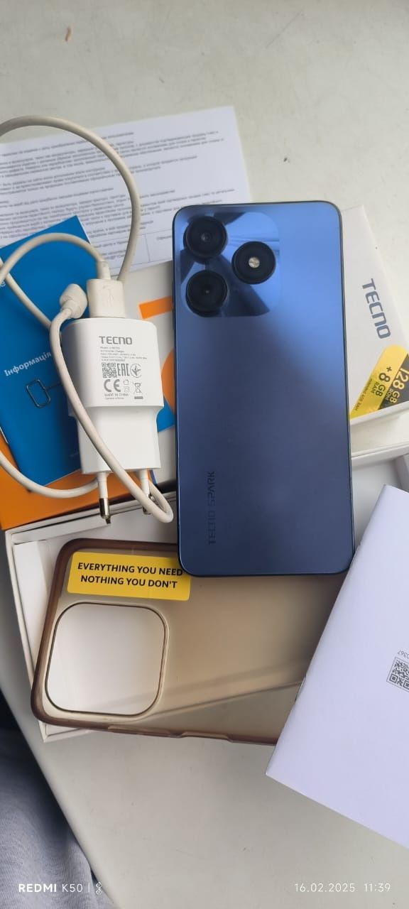 Tecno Spark 10 8/128GB почти как новый