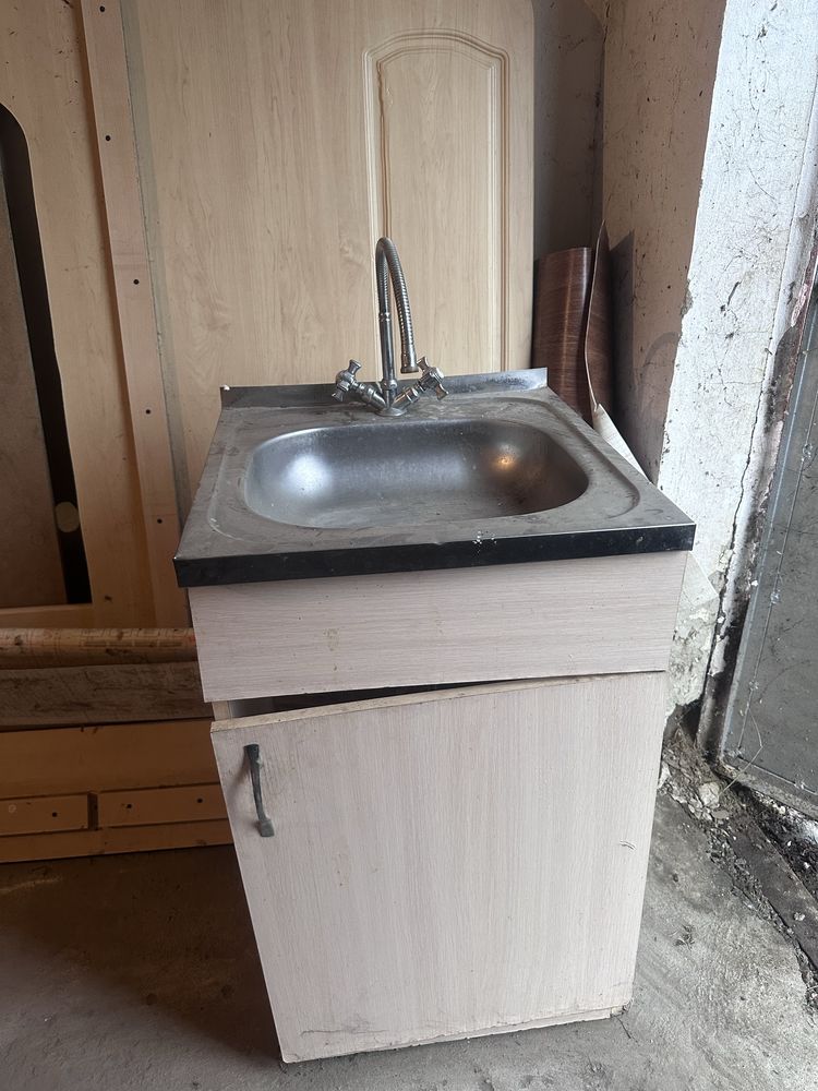 Продам куханную мойку. По всем вопросам звоните