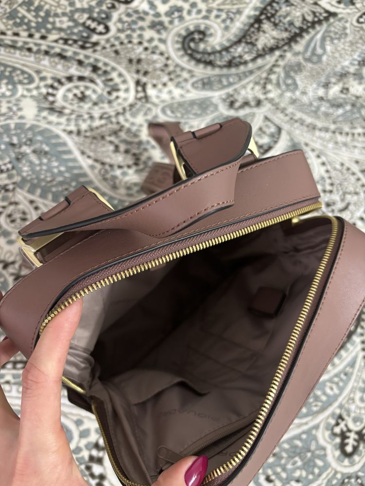 Продам НОВЫЙ кожаный рюкзак фирмы PIQUADRO женский