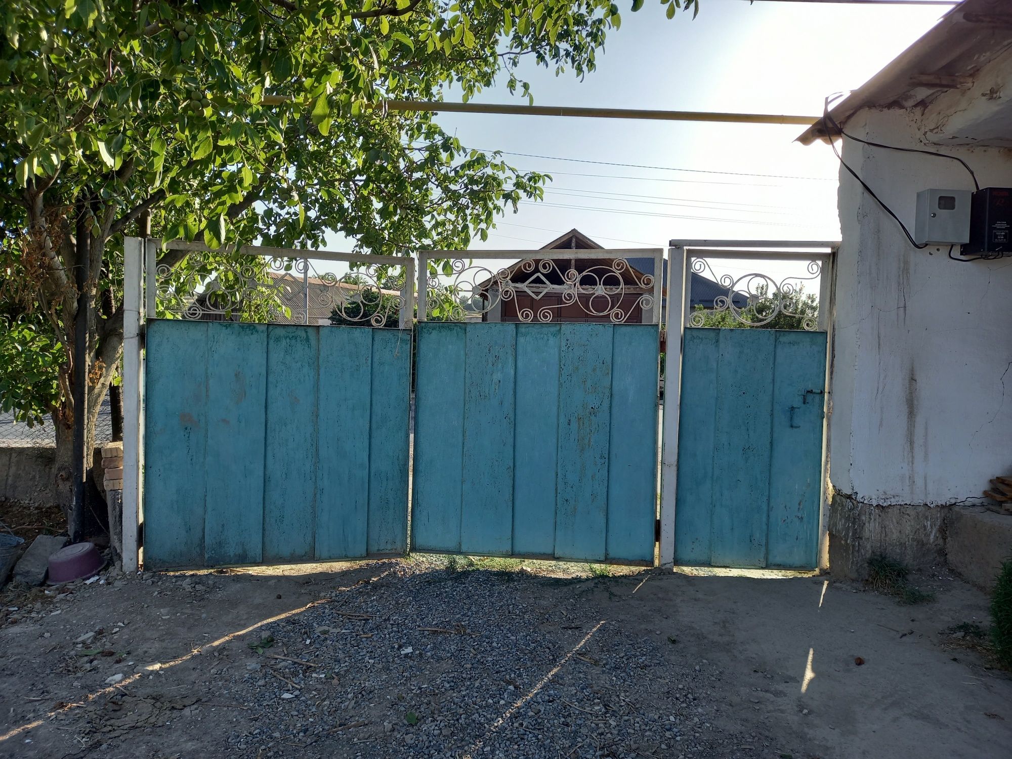 Темір дарбаза 4,20 см жағдайы орташа . Қисаймаған, майыспаған,