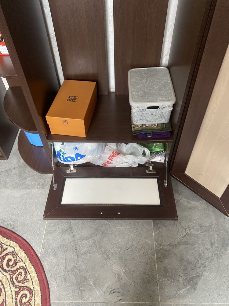 Продаеться мебель для каридора