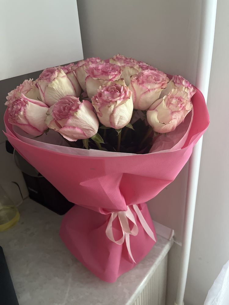 15 штук роз , 8 к