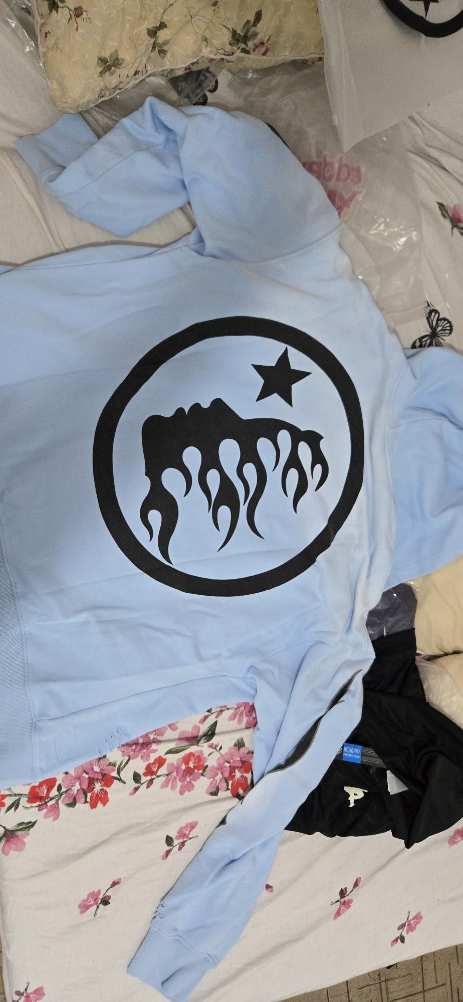 Продам голубую кофту Hellstar