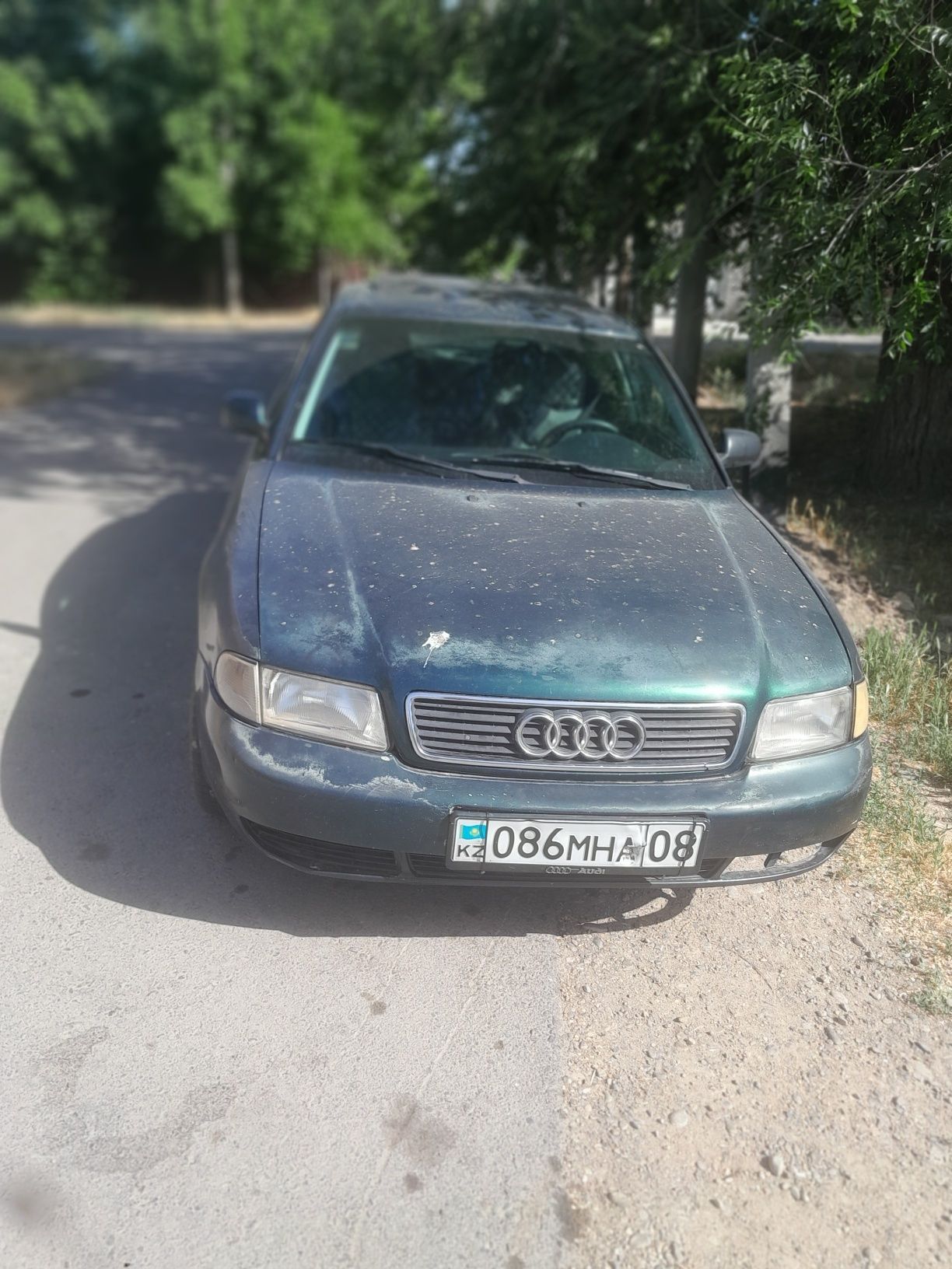 Продаю машину Audi A4