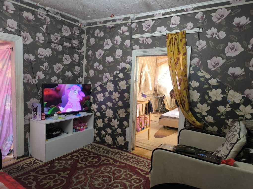 Продам сухой, уютный, отдельно стоящий дом.