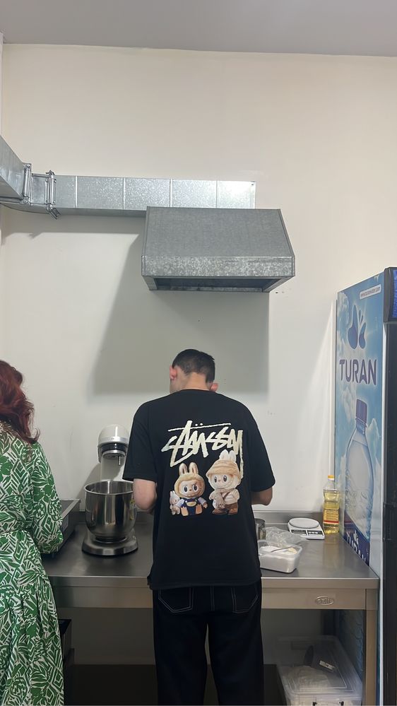 Продам вытяжку с мотором и дымоходом