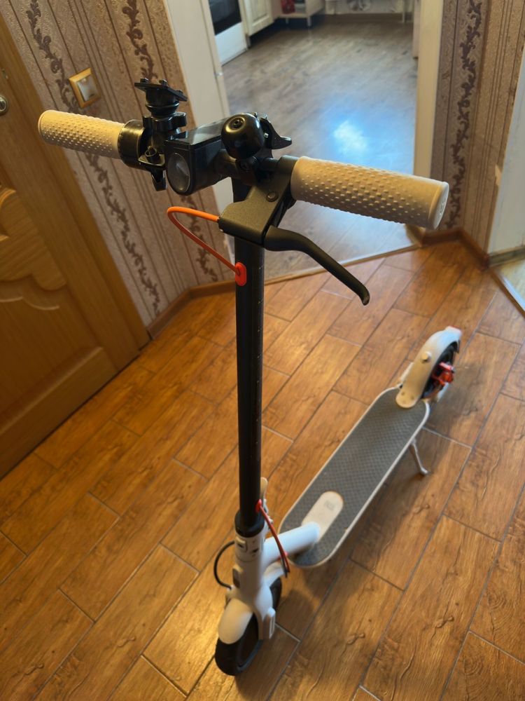 Электросамокат Xiaomi Mi Electric Scooter Pro