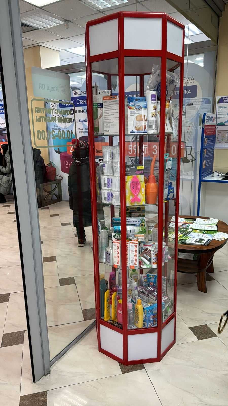 Витрина торговая из профиля и стекла, Акция,прилавки,для магазина aevi