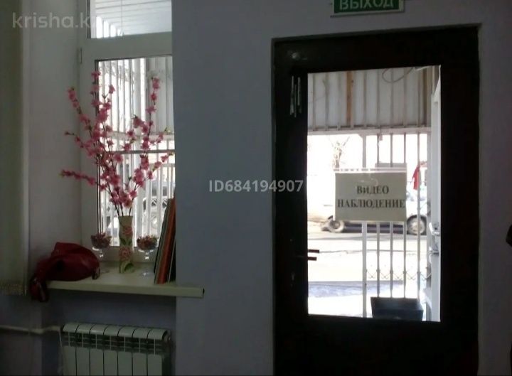 Магазин на площади продаю