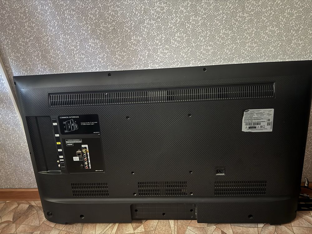 Продам телевизор Samsung UE43J5500AU в хорошем состоянии