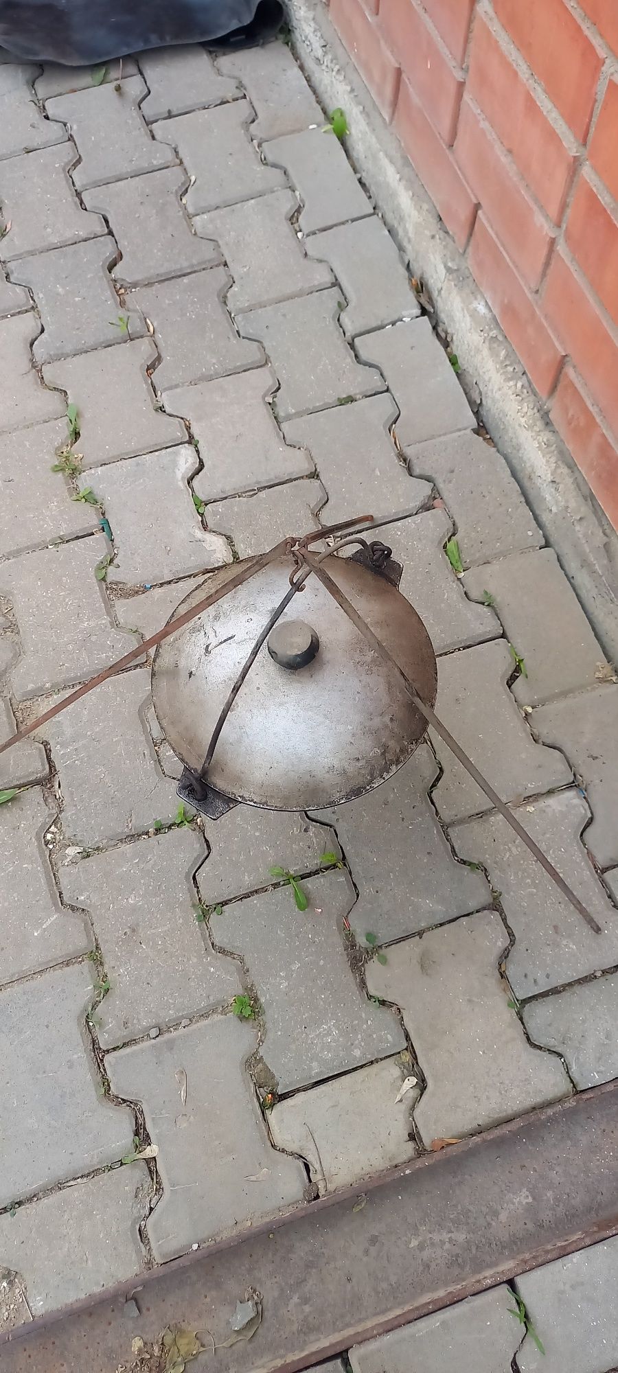 Продам казан с треногой