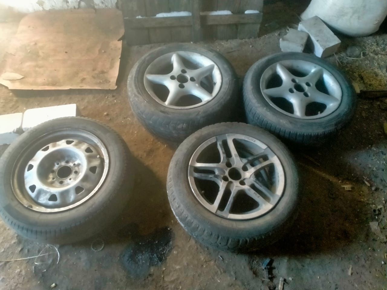 Продам шина на 14 и каропка двигатель на ваз 2106