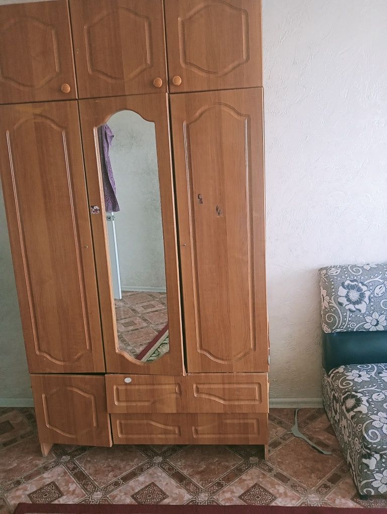 Шкаф отдам бесплатно