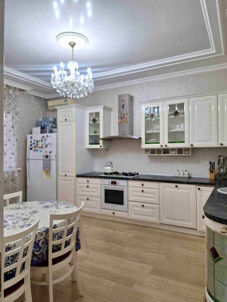 Уральск · Отдельный дом · 4 комнаты · 165 м² · 10 сот.