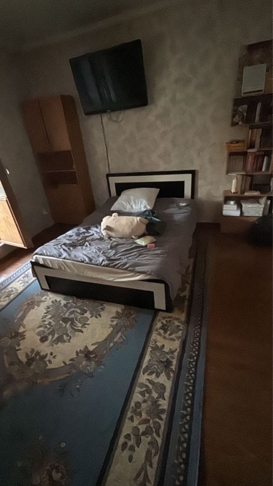 Отдам даром Кровать и 2 матраса