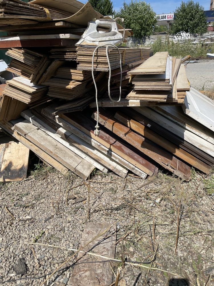 Продам декор панели, ковровое покрытие деревянные двери , 5 штук , в х