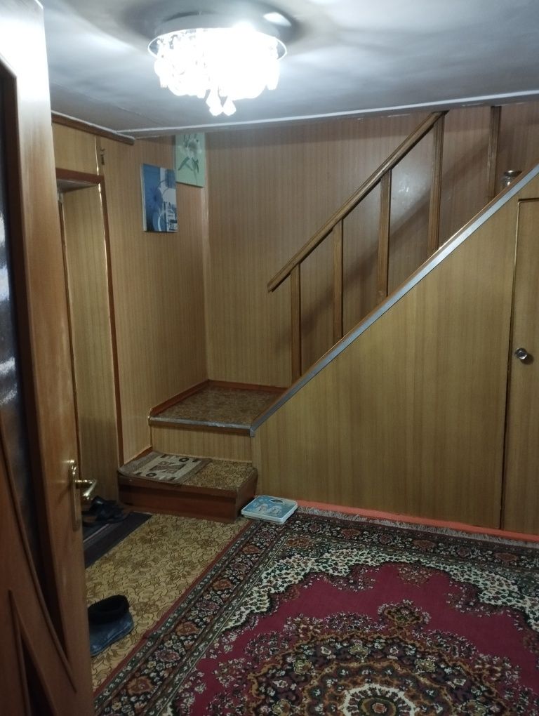 Продам двух этажный дом