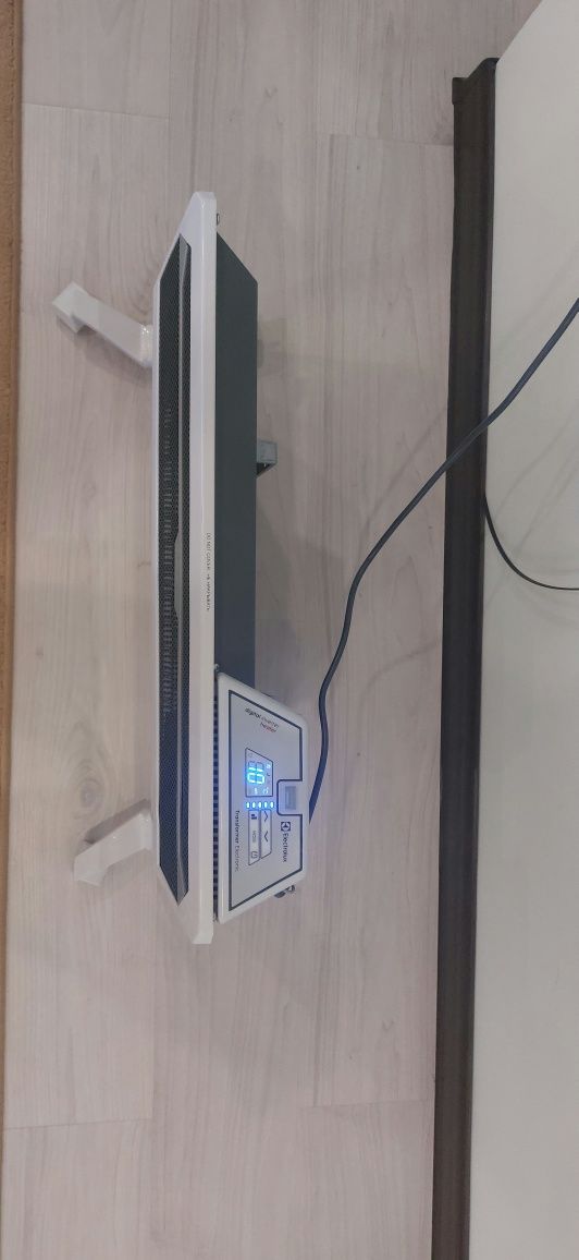 Конвектор электрический Electrolux ECH/RI-2000 (В отличным состояний)