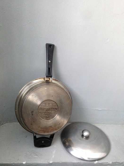 ОТДАМ ДАРОМ сковородку, глубокую, 10×26см, С КРЫШКОЙ, из стали, ЕС бу