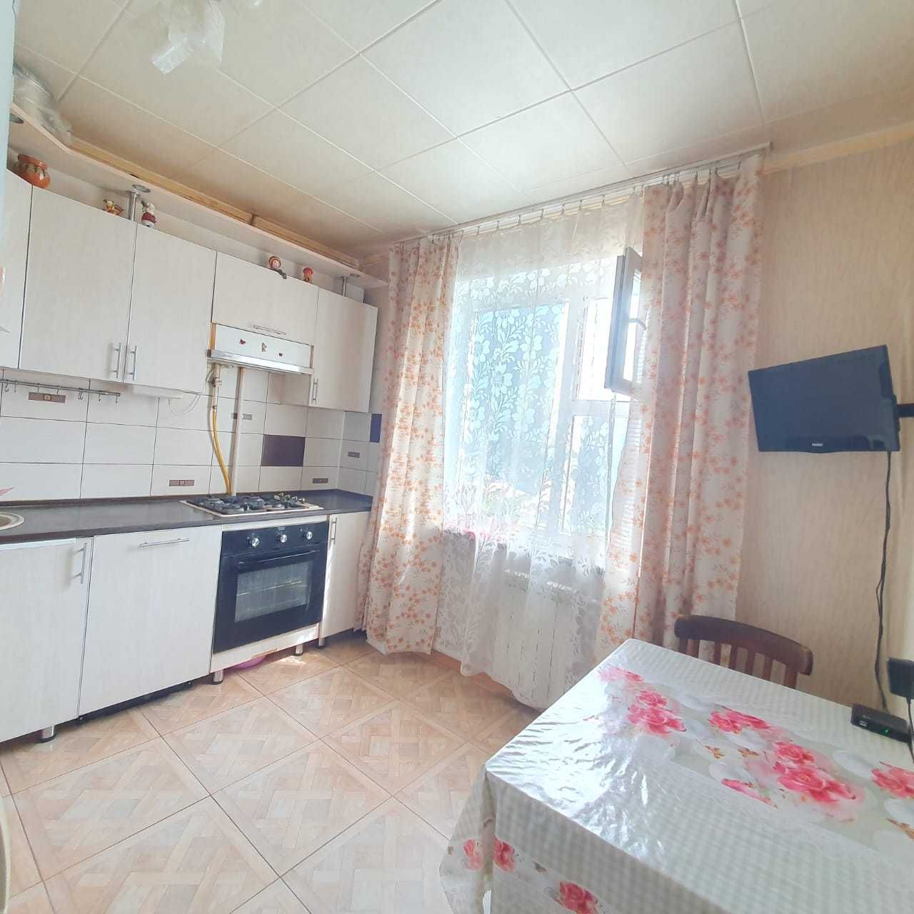 Продам 2х комнатную квартиру в 11 микрорайоне!