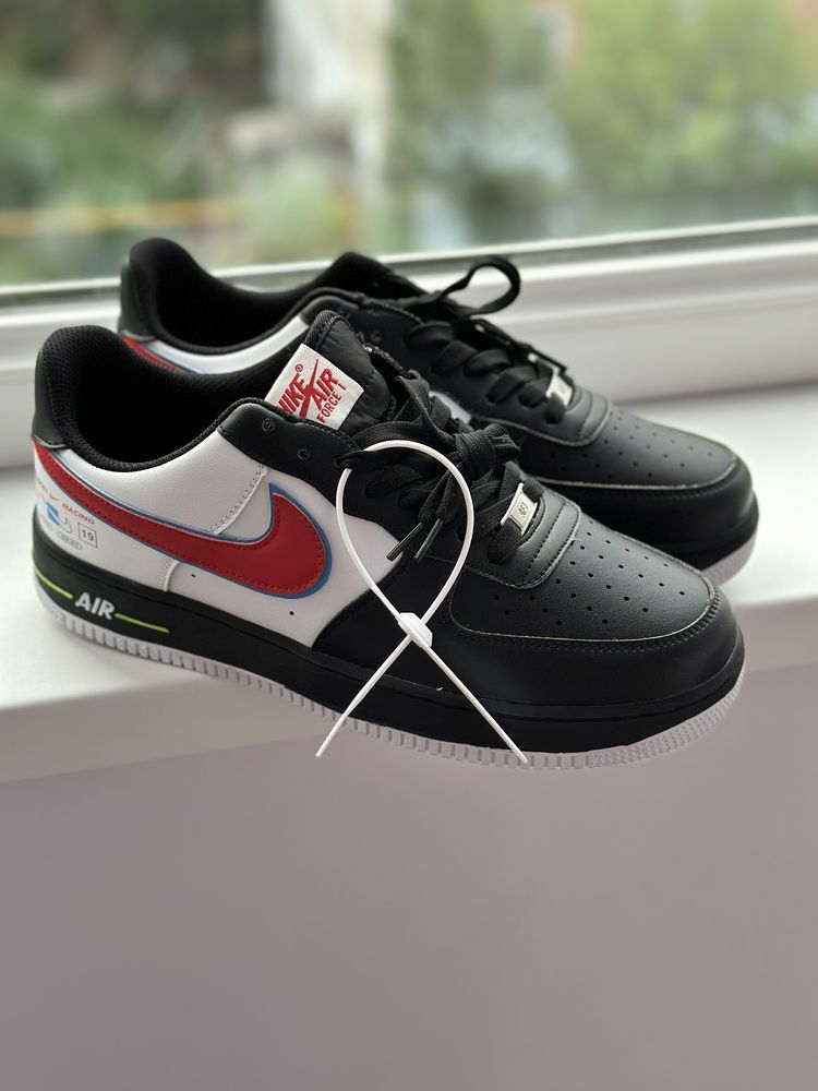 Продам кроссовки Nike Air Force 1
