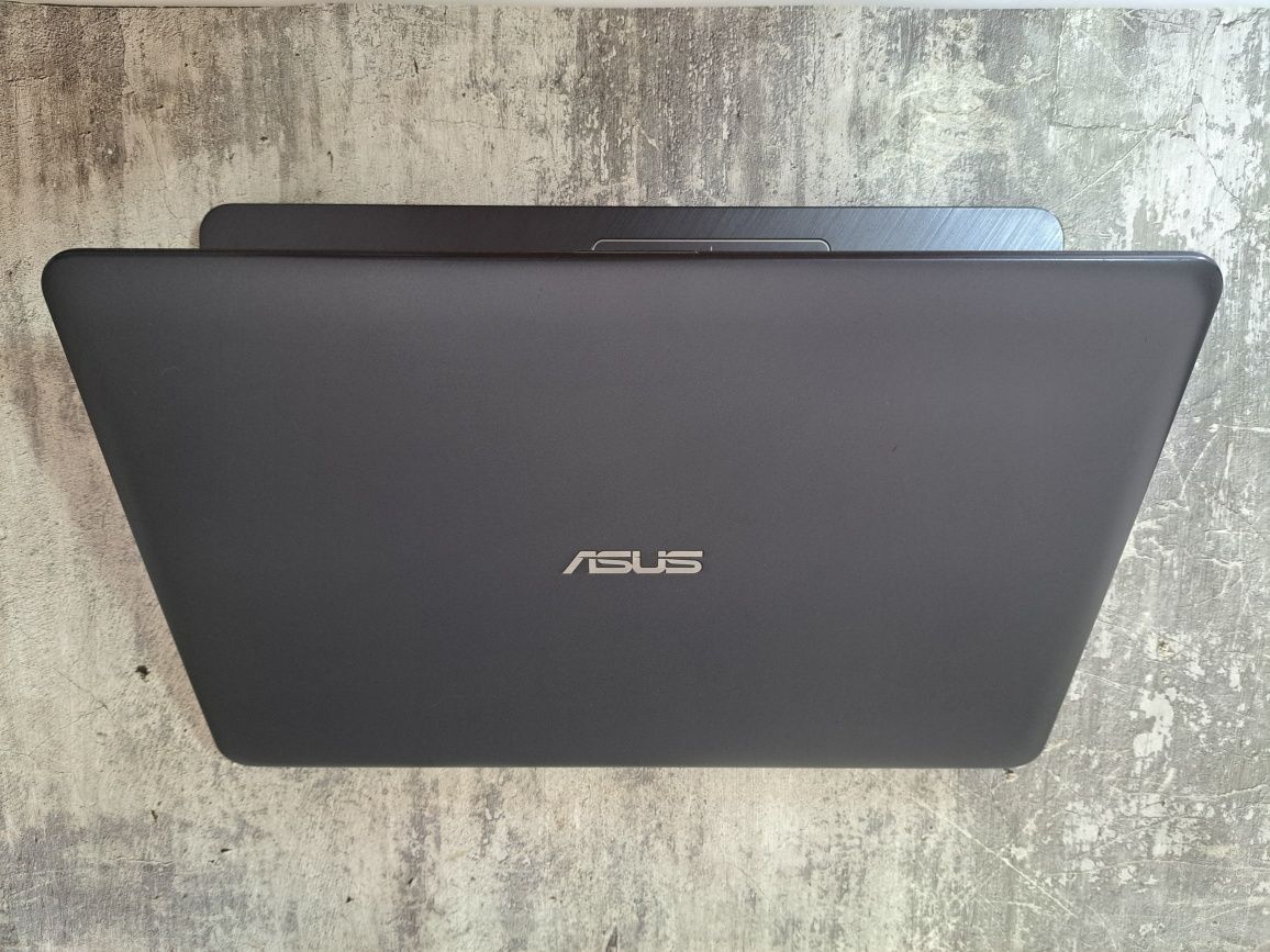 Продам ультрабук ASUS VivoBook X543U