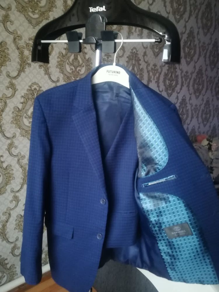 Продам костюм