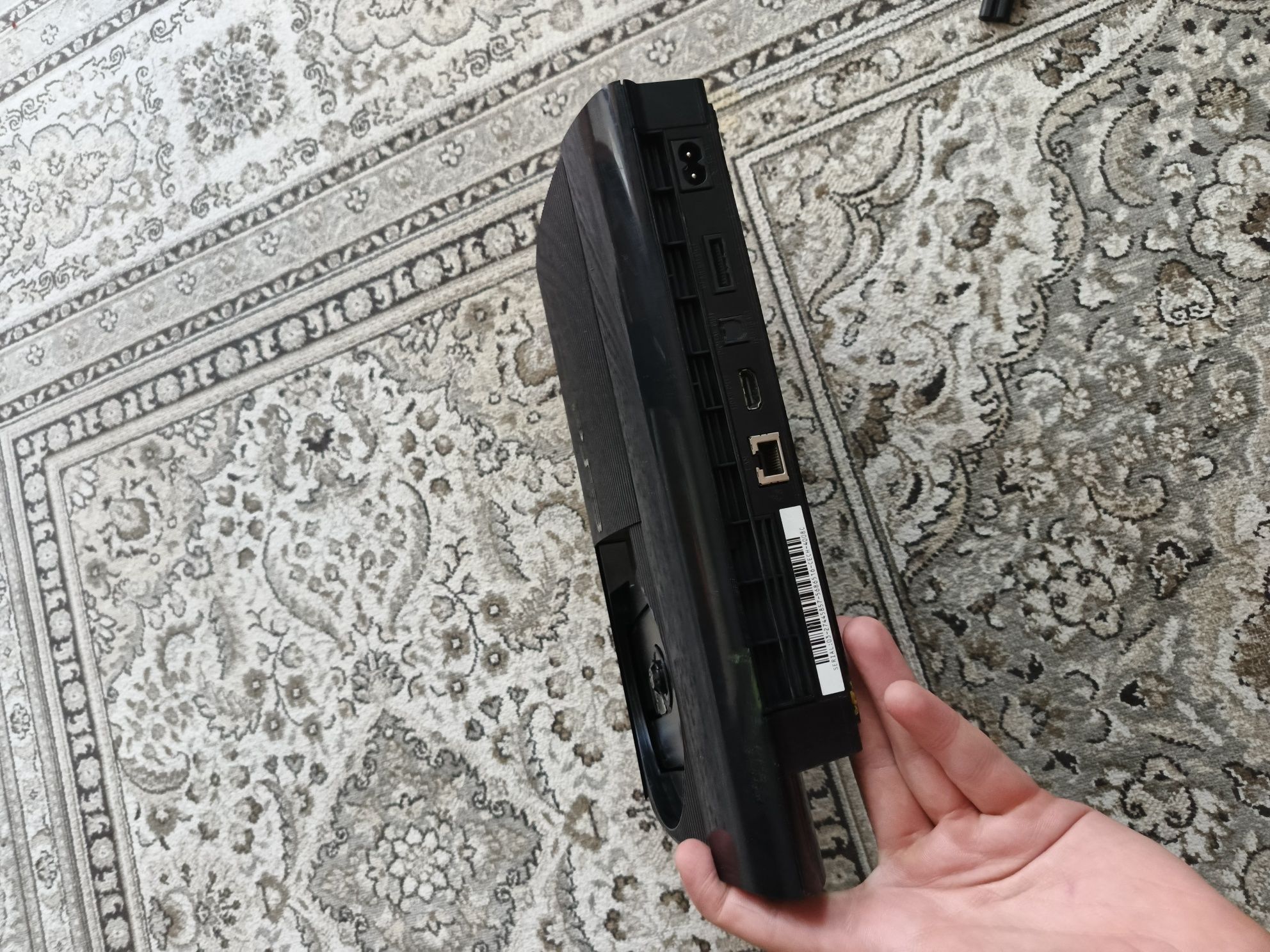 Playstation 3 без джойстиков, можно либо починить либо на запчасти