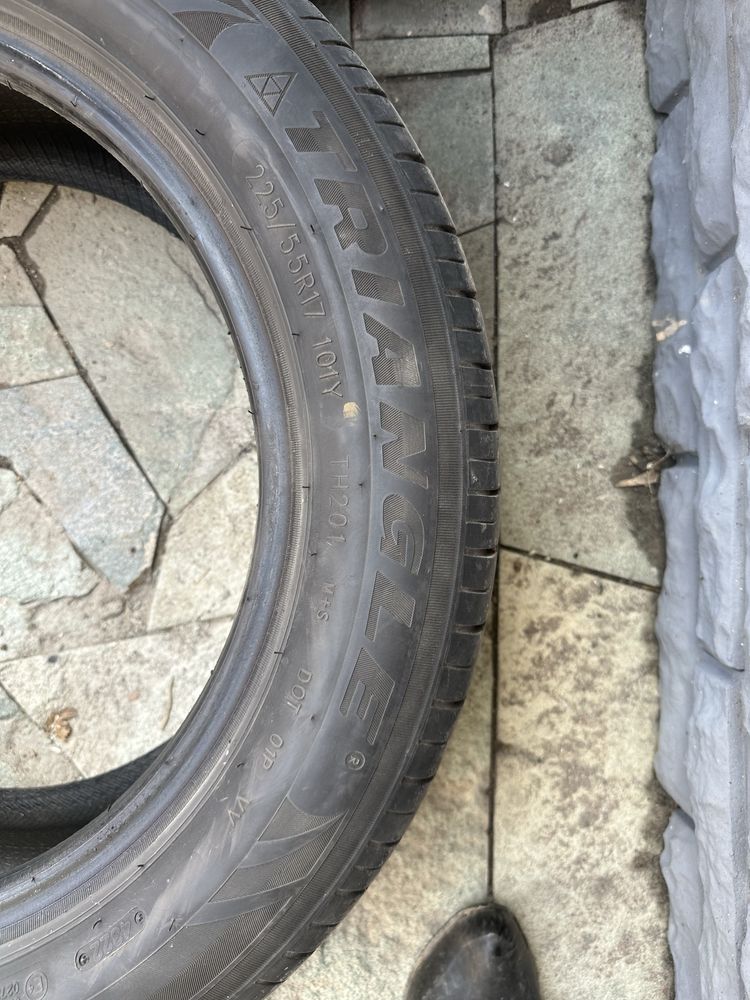 Продам 1-шины трианжел спорт  проехали 3 тыс км.22годо