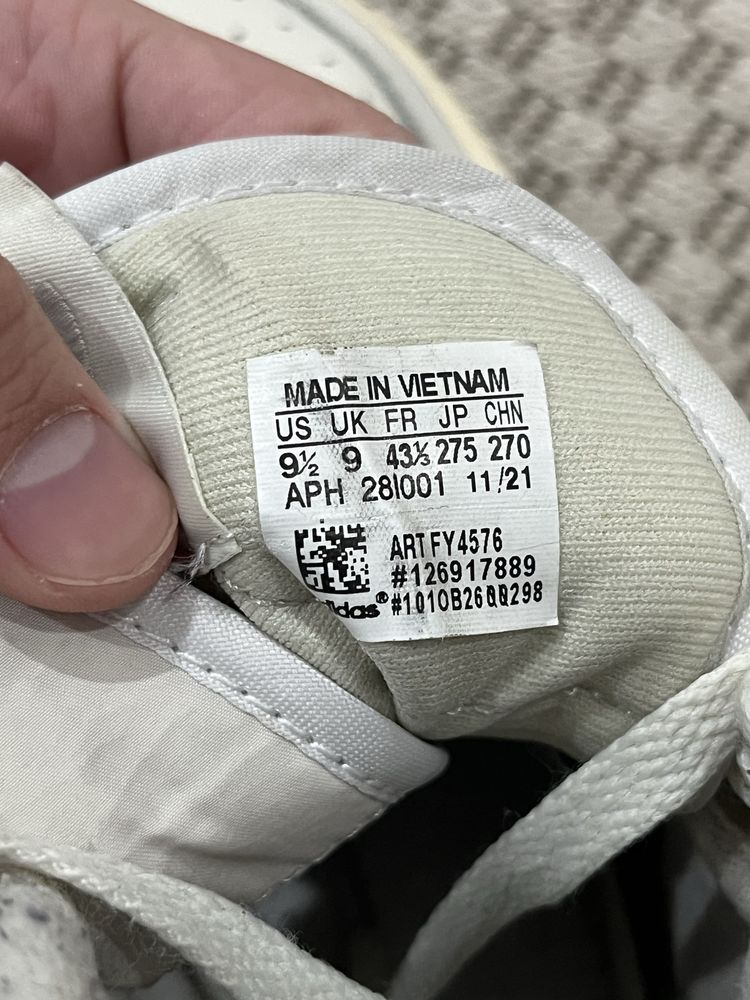 Хорошие кроссовки Adidas 43 размер