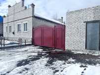большой кирпичный дом