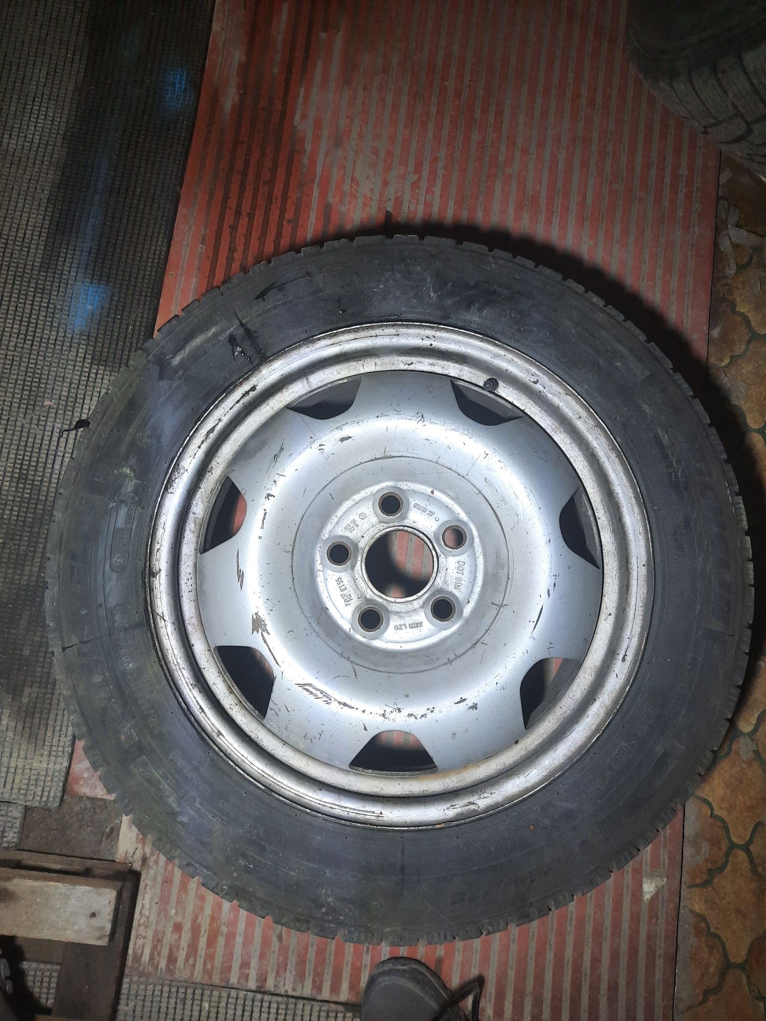 Колесо на volkswagen Transporter T5