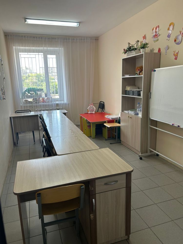 Продам шкафы, парты, стулья.