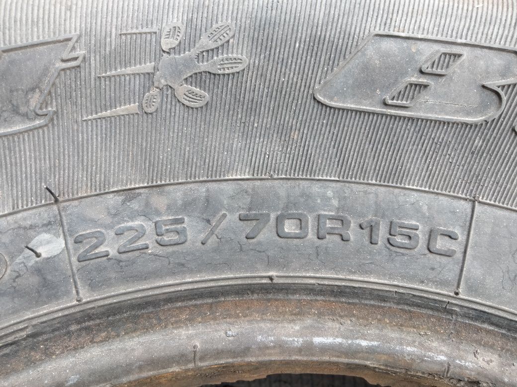 Шины 225/70R15C комплект.
