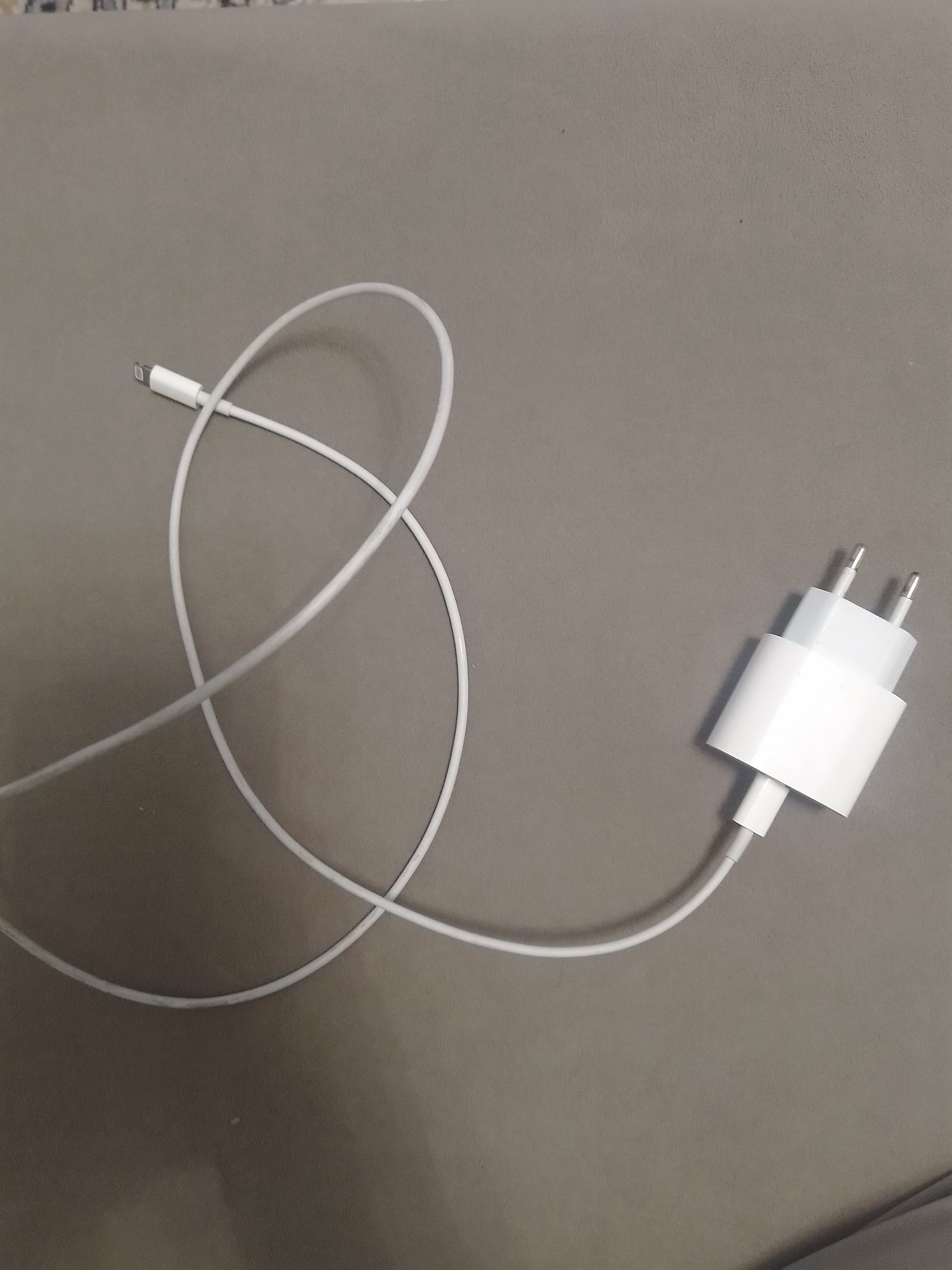 Зарядка на  айфон 20w