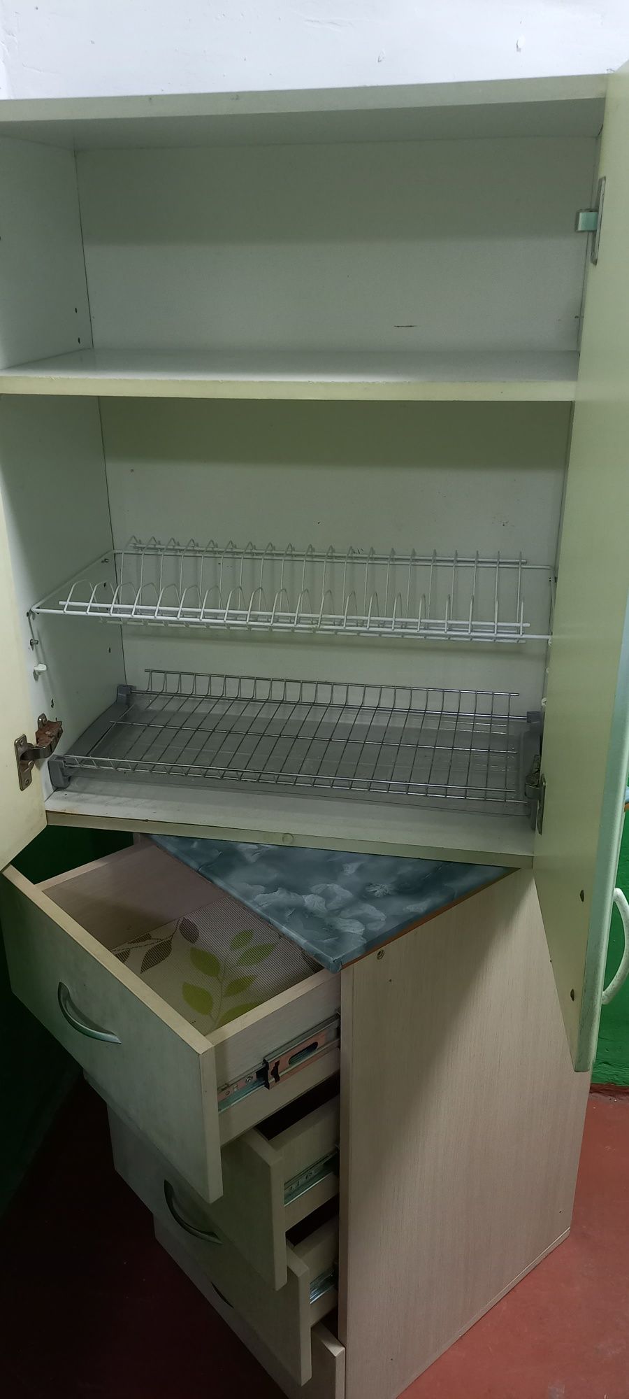 Продам  шкаф навесной,и тумбу