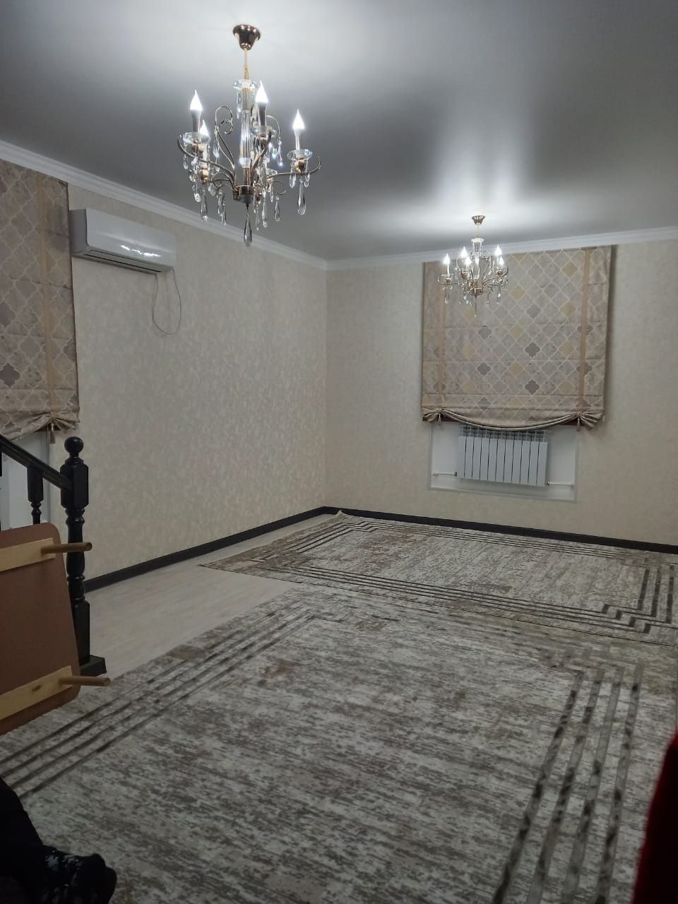 Акжар2 үй сатылады екі қабаттан тұрады. 6 бөлмелі.