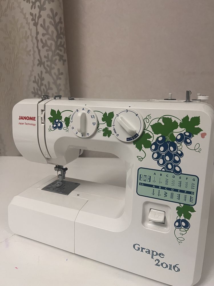 швейная машинка Janome Grape 2016 + оверлок Jaguar 935D