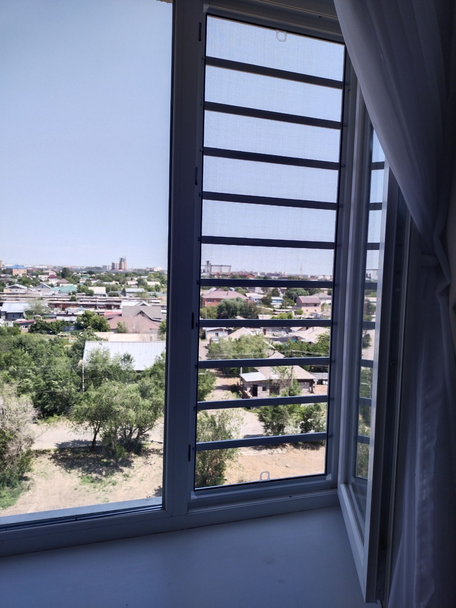Москитные сетки наружные и внутренние.