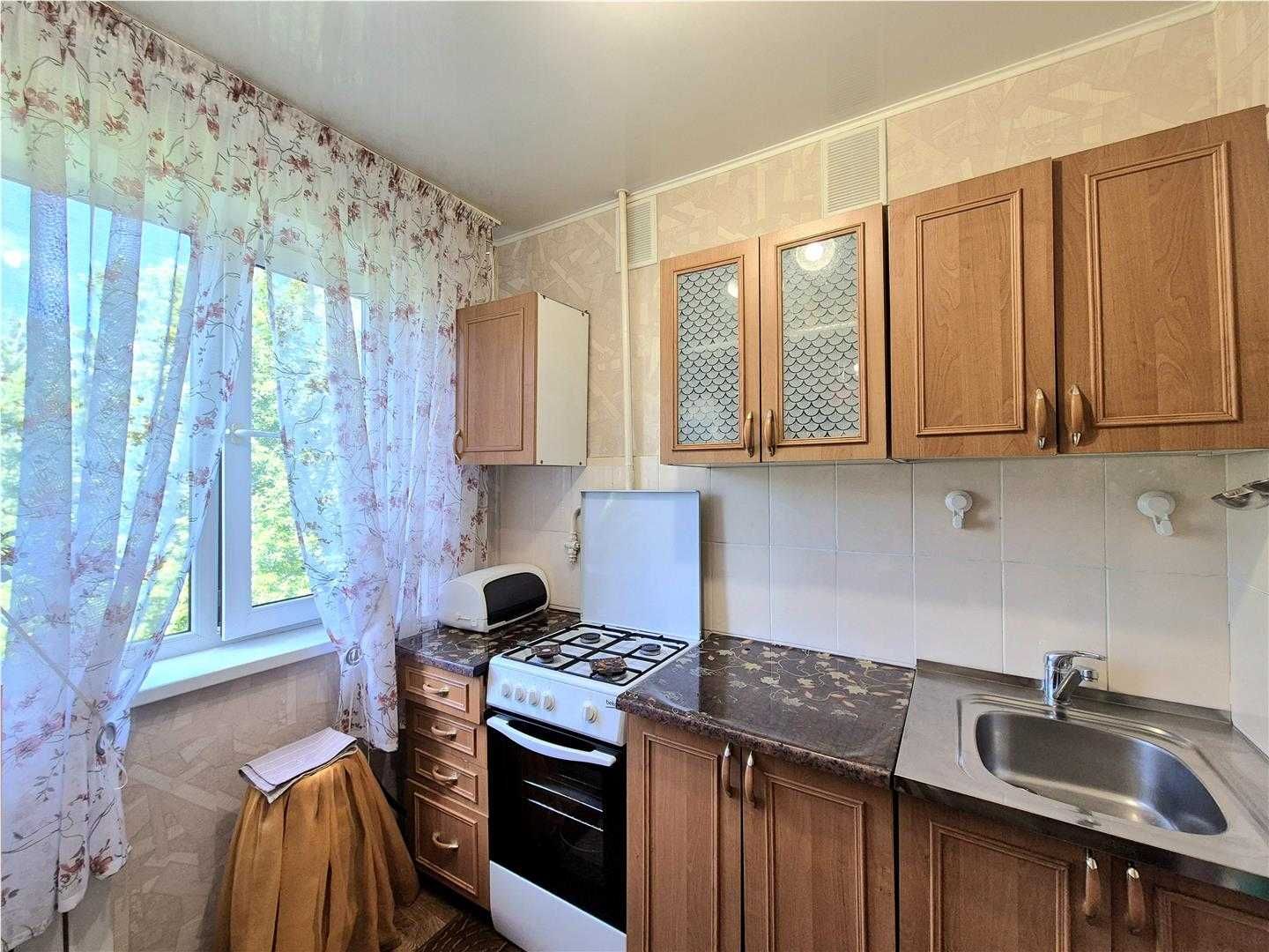 Продам 2 комн квартиру на 6 мкр на 4/5 эт