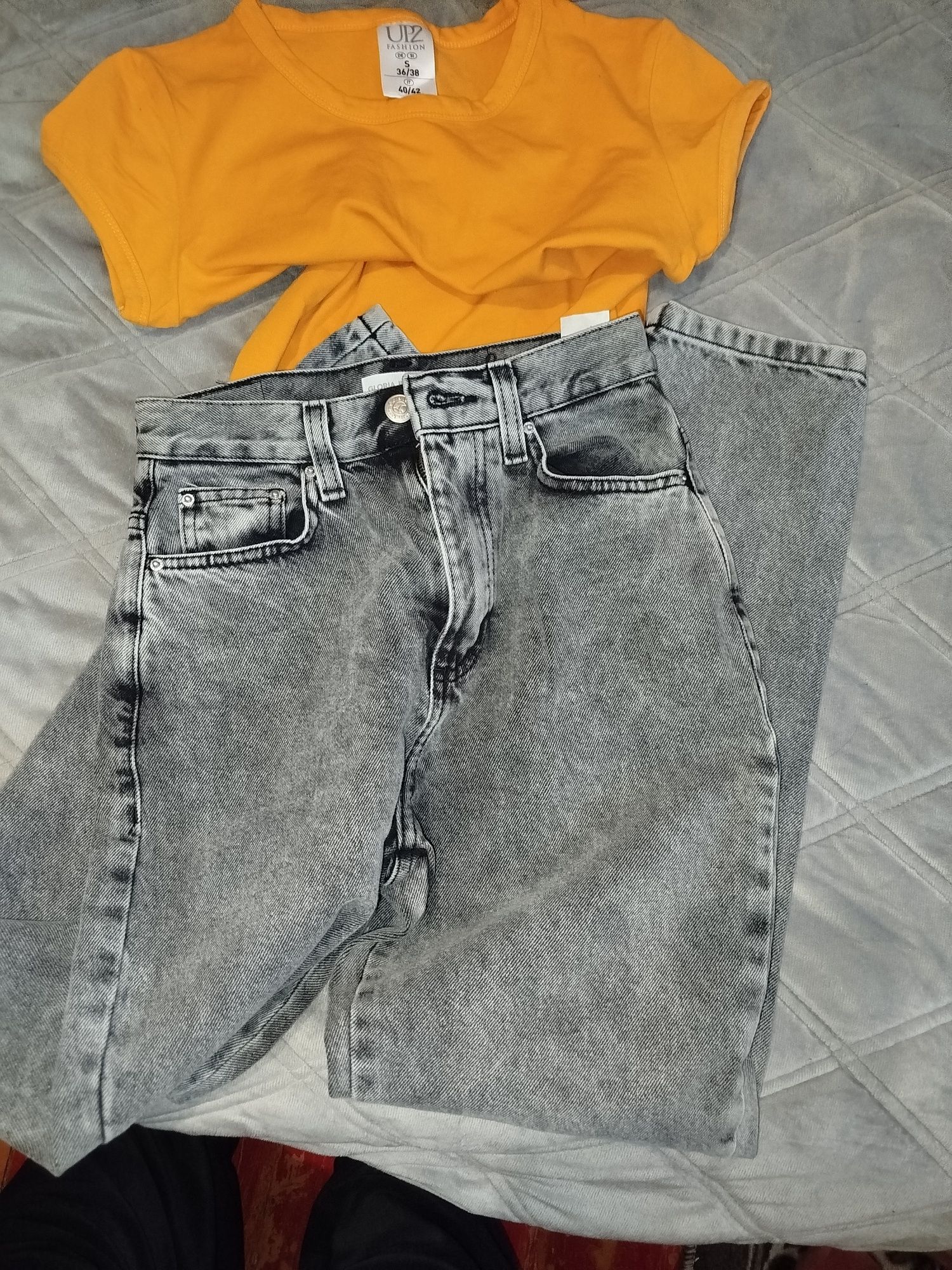 Продам джинсы Gloria Jeans и футболку UP2 на девочку.