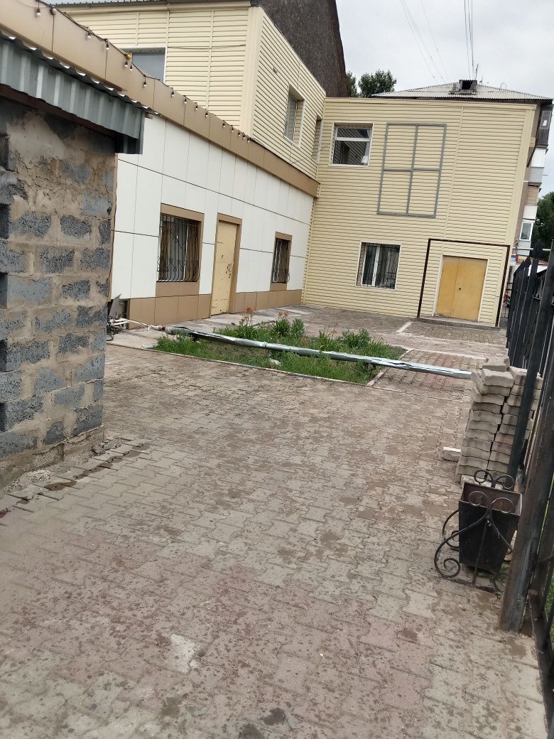 Продам отдельно стоящее здание в Абае под любой вид деятельн