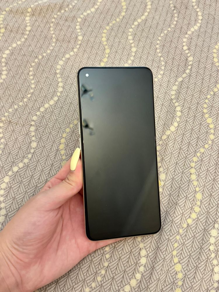 Продам realmi 9 золотой