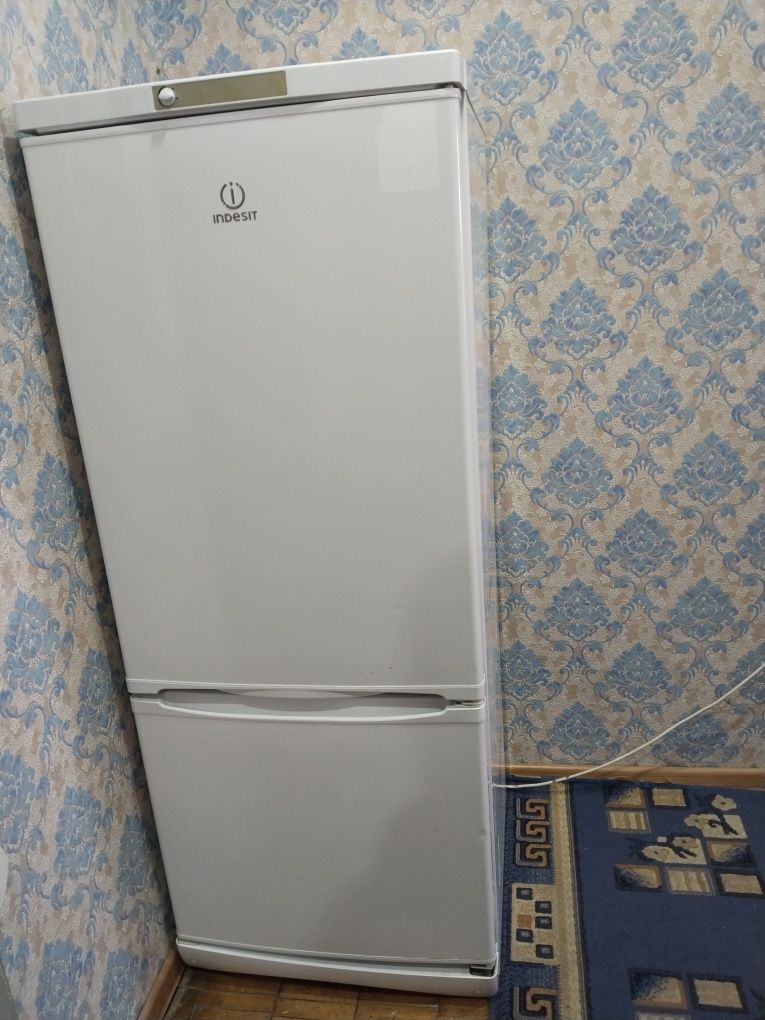 Продам холодильник   Indezit