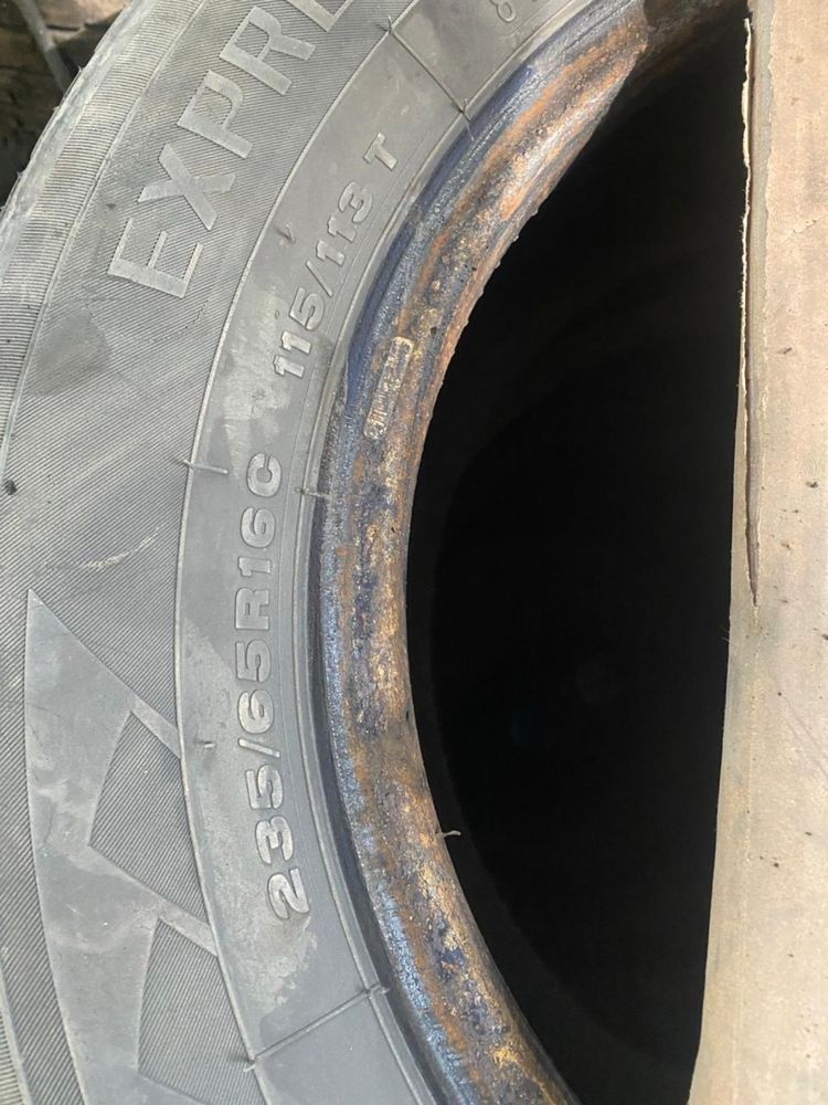 Продам резину цешку 235/65/16C